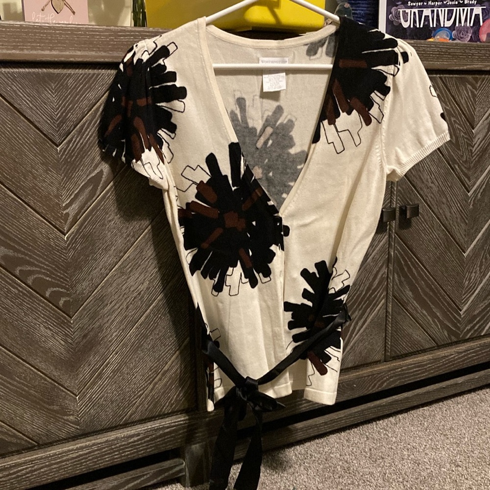 Worthington vneck button down sweater with black belt. Size medium